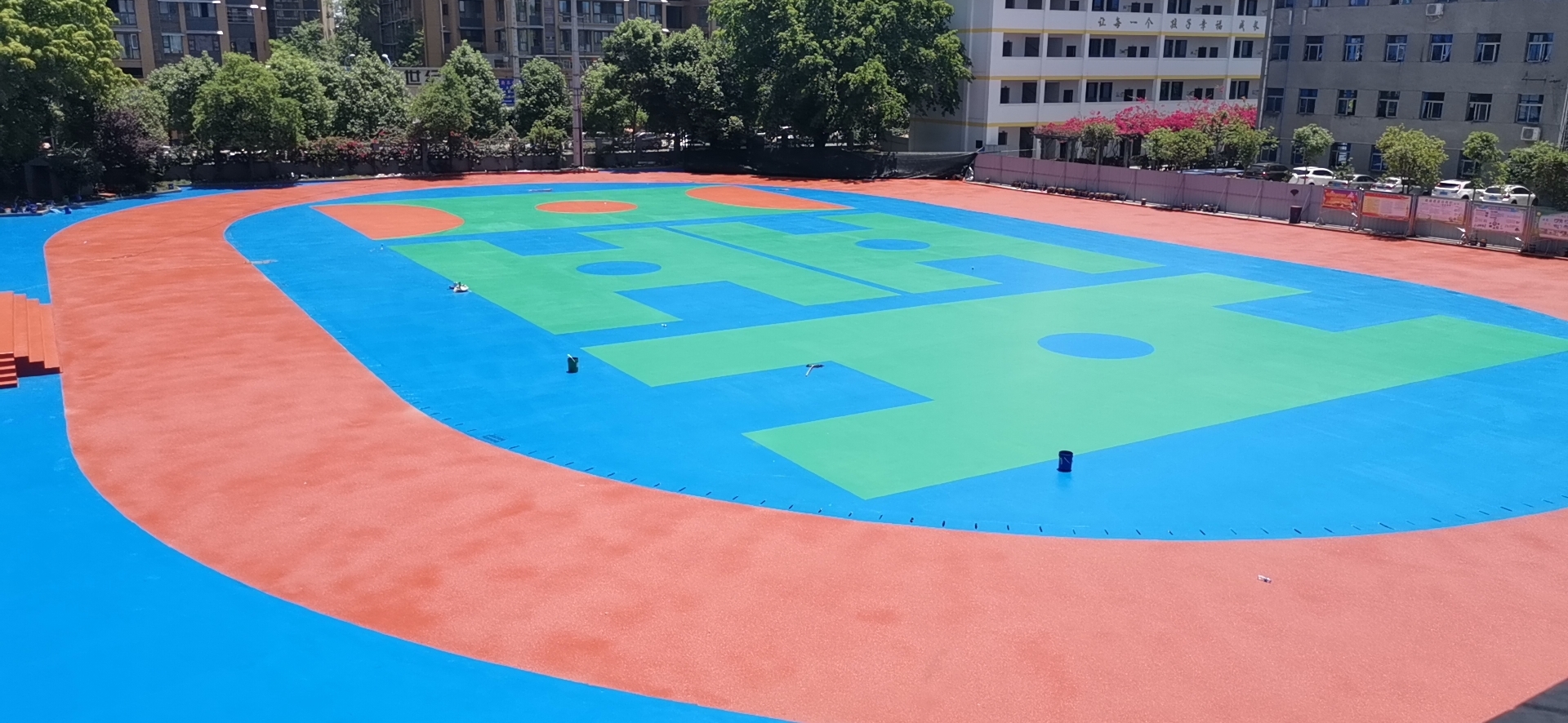 懷化正有體育設施有限公司,正有體育設施,湖南運動場地施工,塑膠跑道施工,球場施工,塑膠球場施工,球場施工,環氧地坪施工,廠房地坪施工,無塵車間施工,停車場施工,塑膠跑道價格